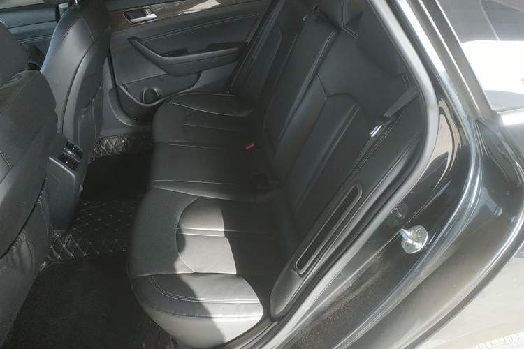 Used Hyundai Sonata Plug-in Hybrid 2018 2.0 PHS Smart Connect Version China VI Standard Left Rear Seat