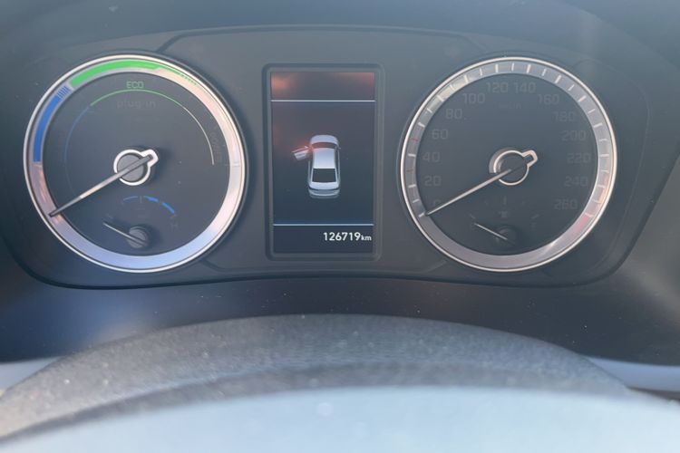 Used Hyundai Sonata Plug-in Hybrid 2018 2.0 PHS Smart Connect Version China VI Standard Odometer Close Up