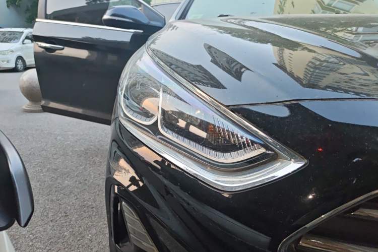 Used Hyundai Sonata Plug-in Hybrid 2018 2.0 PHE Smart Enjoyment Version China VI Standard Right Front Headlight