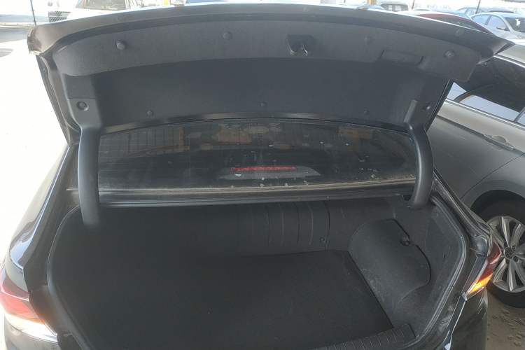 Used Hyundai Sonata Plug-in Hybrid 2018 2.0 PHS Smart Connect Version China VI Standard Trunk