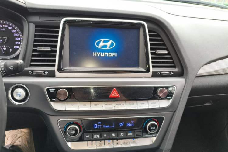 Used Hyundai Sonata Plug-in Hybrid 2018 2.0 PHS Smart Connect Version China V Standard Audio And AC Panel