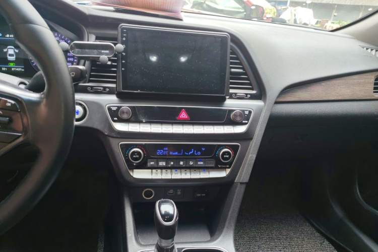 Used Hyundai Sonata Plug-in Hybrid 2018 2.0 PHE Smart Enjoyment Version China VI Standard Audio And AC Panel