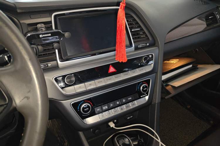 Used Hyundai Sonata Plug-in Hybrid 2018 2.0 PHS Smart Connect Version China V Standard Audio And AC Panel