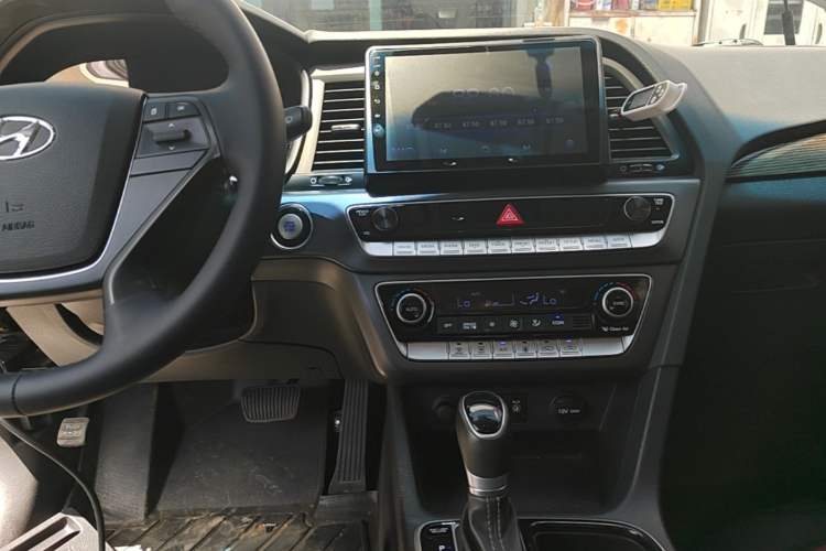 Used Hyundai Sonata Plug-in Hybrid 2018 2.0 PHE Smart Enjoyment Version China VI Standard Audio And AC Panel