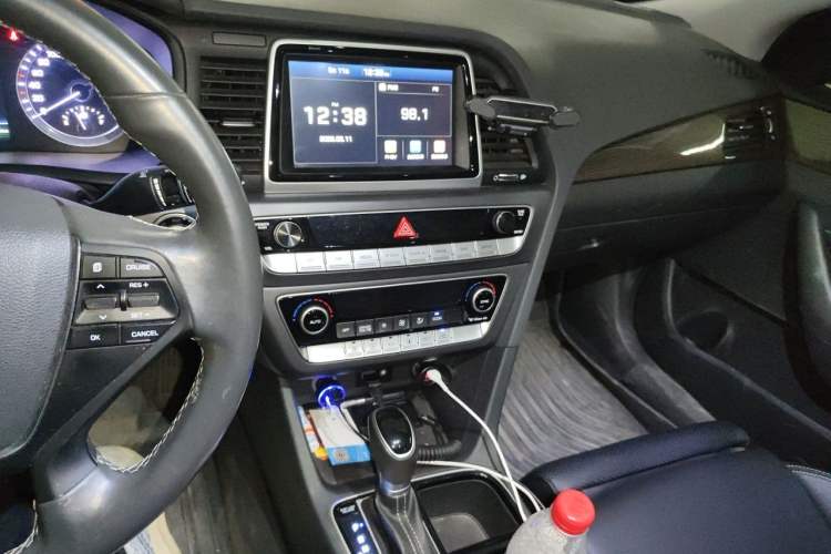 Used Hyundai Sonata Plug-in Hybrid 2018 2.0 PHS Smart Connect Version China VI Standard Audio And AC Panel