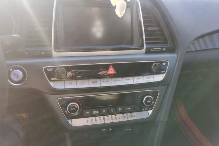 Used Hyundai Sonata Plug-in Hybrid 2018 2.0 PHS Smart Connect Version China VI Standard Audio And AC Panel
