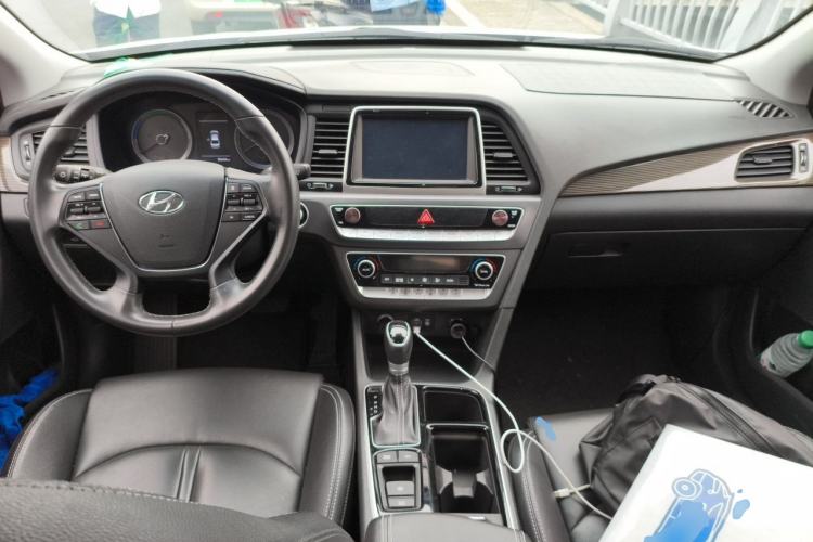 Used Hyundai Sonata Plug-in Hybrid 2018 2.0 PHS Smart Connect Version China V Standard Center Console