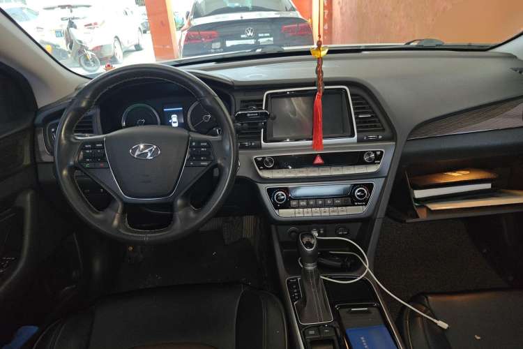 Used Hyundai Sonata Plug-in Hybrid 2018 2.0 PHS Smart Connect Version China V Standard Center Console