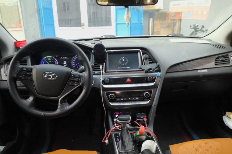 Used Hyundai Sonata Plug-in Hybrid 2018 2.0 PHS Smart Connect Version China VI Standard Center Console