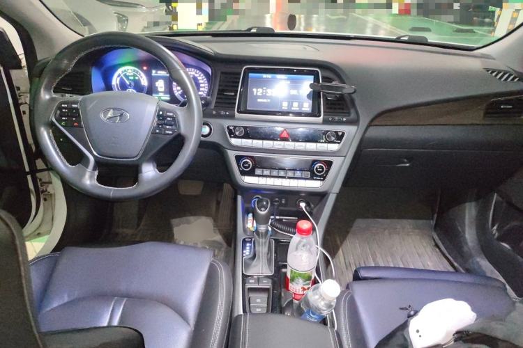 Used Hyundai Sonata Plug-in Hybrid 2018 2.0 PHS Smart Connect Version China VI Standard Center Console