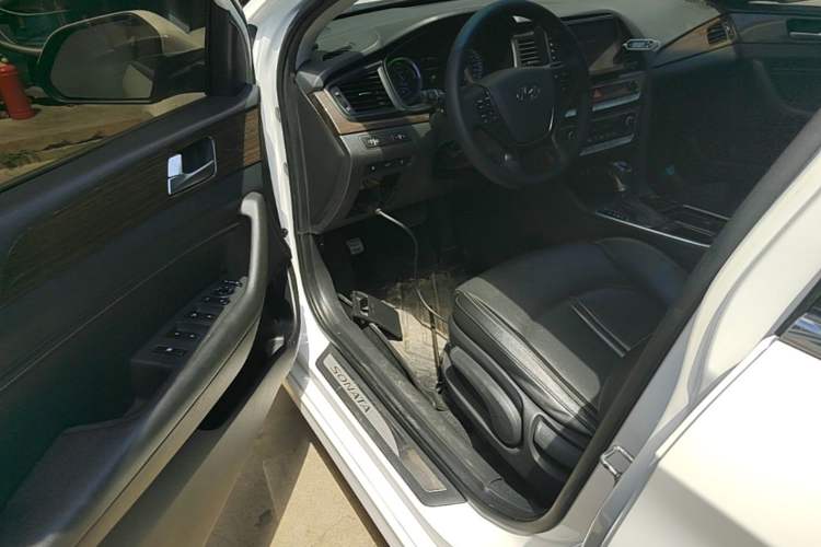 Used Hyundai Sonata Plug-in Hybrid 2018 2.0 PHE Smart Enjoyment Version China VI Standard Driver Seat