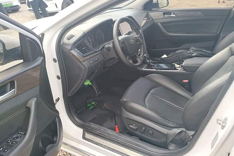 Used Hyundai Sonata Plug-in Hybrid 2018 2.0 PHS Smart Connect Version China VI Standard Driver Seat
