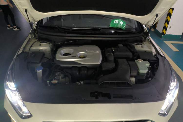 Used Hyundai Sonata Plug-in Hybrid 2018 2.0 PHS Smart Connect Version China V Standard Engine Bay