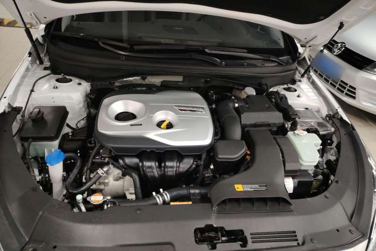Used Hyundai Sonata Plug-in Hybrid 2018 2.0 PHS Smart Connect Version China VI Standard Engine Bay