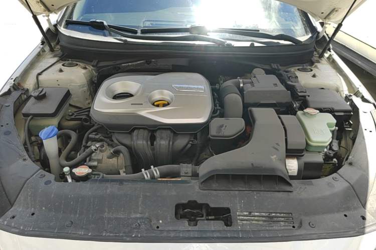Used Hyundai Sonata Plug-in Hybrid 2018 2.0 PHE Smart Enjoyment Version China VI Standard Engine Bay