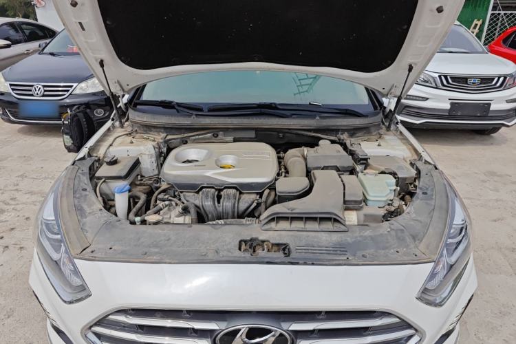 Used Hyundai Sonata Plug-in Hybrid 2018 2.0 PHS Smart Connect Version China VI Standard Engine Bay