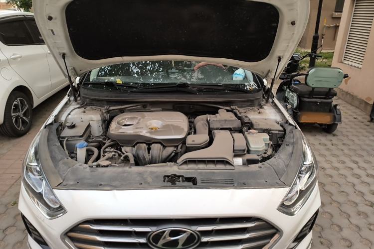 Used Hyundai Sonata Plug-in Hybrid 2018 2.0 PHS Smart Connect Version China VI Standard Engine Bay