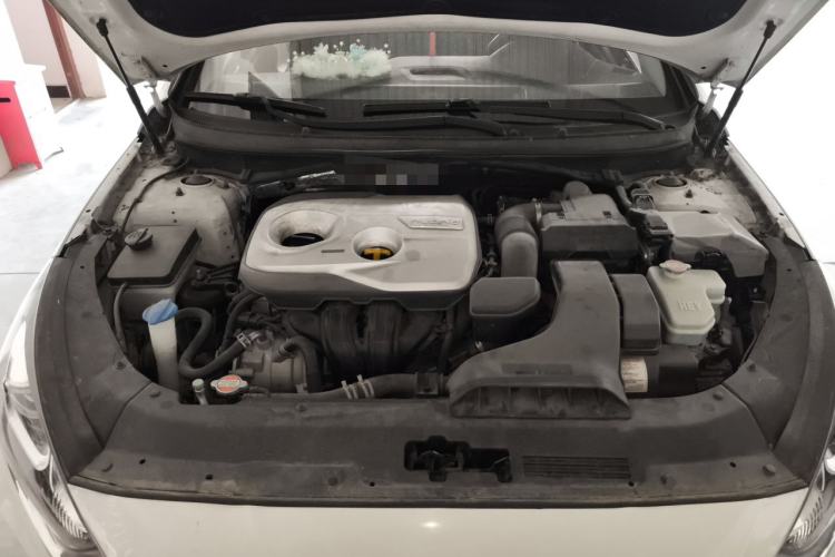 Used Hyundai Sonata Plug-in Hybrid 2018 2.0 PHS Smart Connect Version China VI Standard Engine Bay
