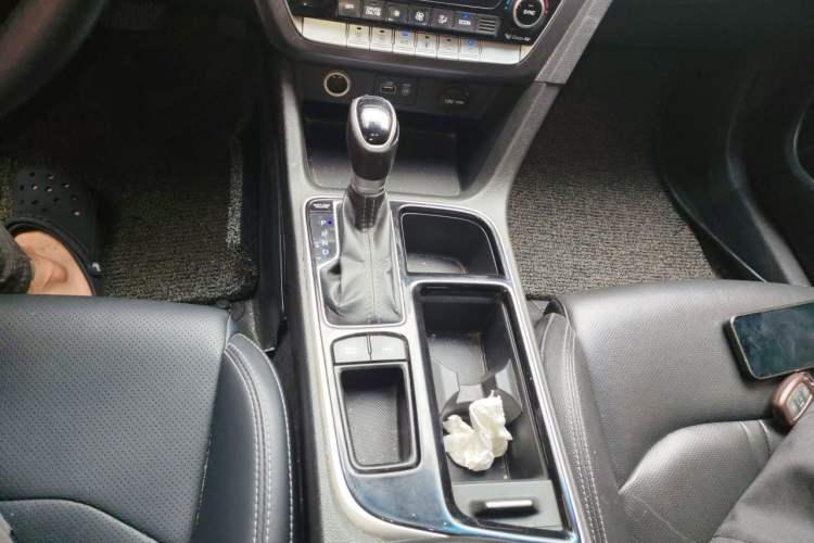 Used Hyundai Sonata Plug-in Hybrid 2018 2.0 PHE Smart Enjoyment Version China VI Standard Gear Lever