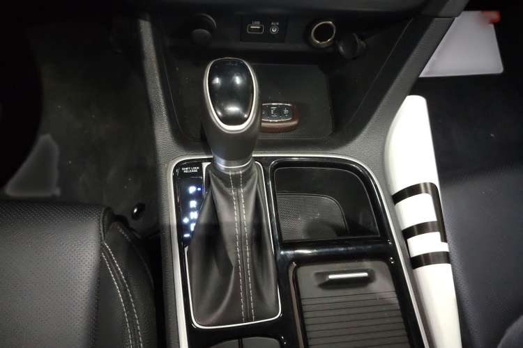 Used Hyundai Sonata Plug-in Hybrid 2018 2.0 PHS Smart Connect Version China VI Standard Gear Lever