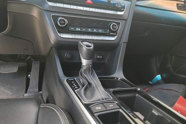 Used Hyundai Sonata Plug-in Hybrid 2018 2.0 PHE Smart Enjoyment Version China VI Standard Gear Lever