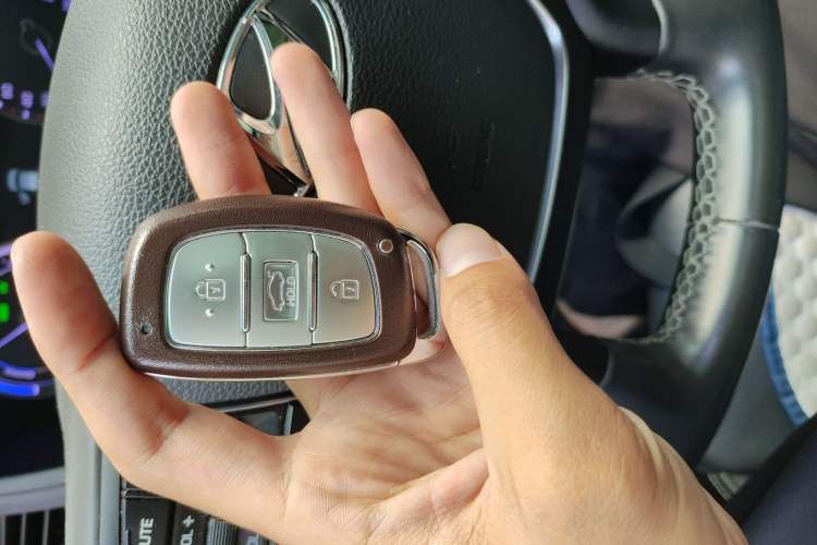 Used Hyundai Sonata Plug-in Hybrid 2018 2.0 PHS Smart Connect Version China VI Standard Interior 1