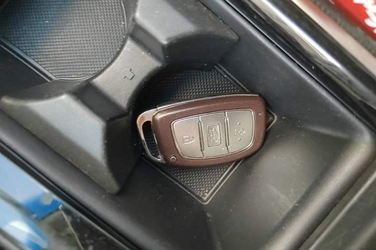 Used Hyundai Sonata Plug-in Hybrid 2018 2.0 PHE Smart Enjoyment Version China VI Standard Interior 1