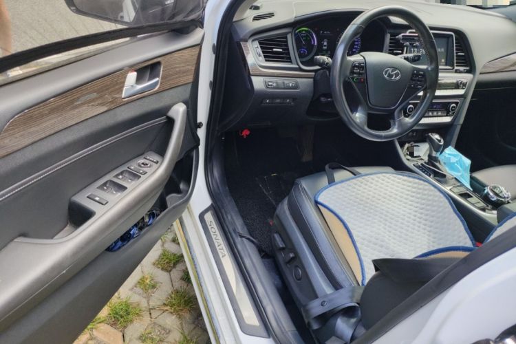 Used Hyundai Sonata Plug-in Hybrid 2018 2.0 PHS Smart Connect Version China VI Standard Interior 3