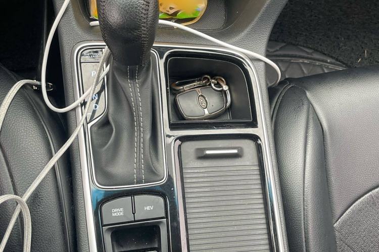 Used Hyundai Sonata Plug-in Hybrid 2018 2.0 PHS Smart Connect Version China V Standard Interior 3