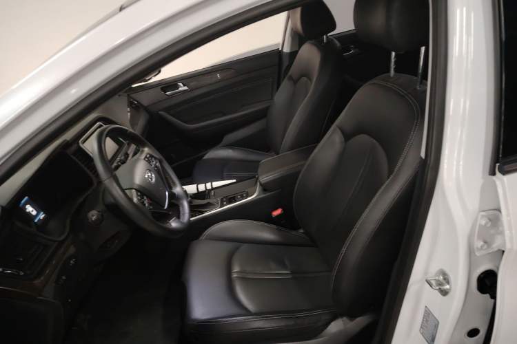 Used Hyundai Sonata Plug-in Hybrid 2018 2.0 PHS Smart Connect Version China VI Standard Left Front Seat