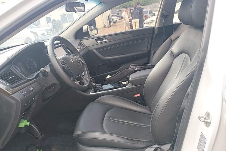 Used Hyundai Sonata Plug-in Hybrid 2018 2.0 PHS Smart Connect Version China VI Standard Left Front Seat