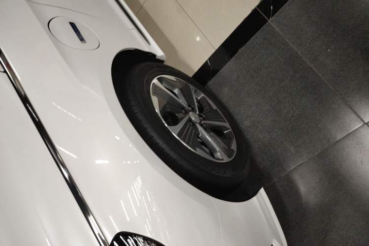 Used Hyundai Sonata Plug-in Hybrid 2018 2.0 PHS Smart Connect Version China VI Standard Left Front Wheel Hub