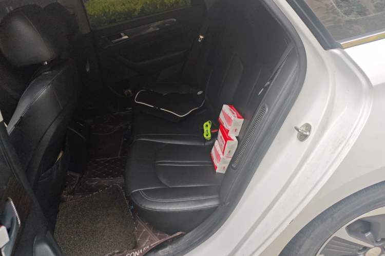 Used Hyundai Sonata Plug-in Hybrid 2018 2.0 PHS Smart Connect Version China VI Standard Left Rear Seat