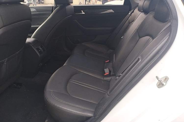 Used Hyundai Sonata Plug-in Hybrid 2018 2.0 PHS Smart Connect Version China VI Standard Left Rear Seat