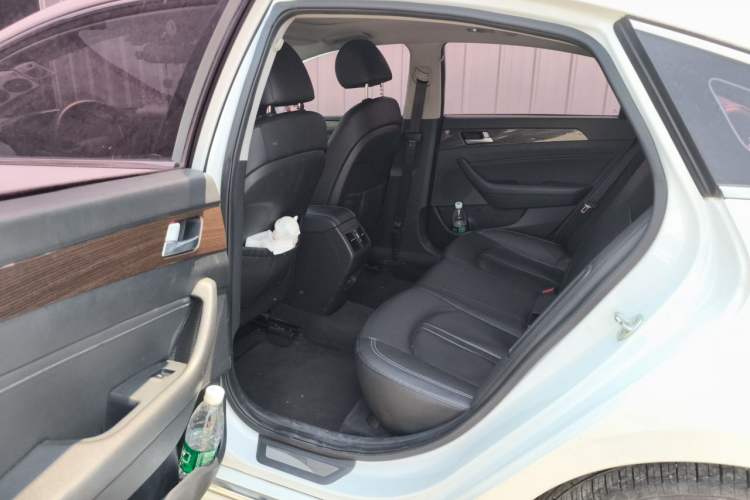 Used Hyundai Sonata Plug-in Hybrid 2018 2.0 PHS Smart Connect Version China VI Standard Left Rear Seat