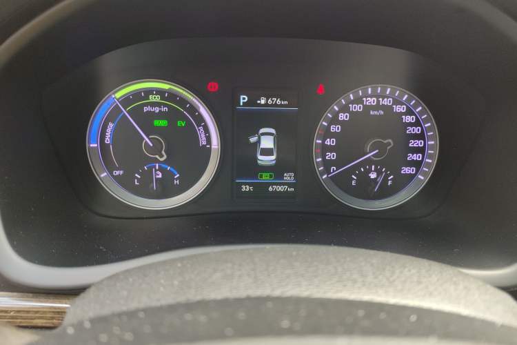 Used Hyundai Sonata Plug-in Hybrid 2018 2.0 PHS Smart Connect Version China VI Standard Odometer Close Up