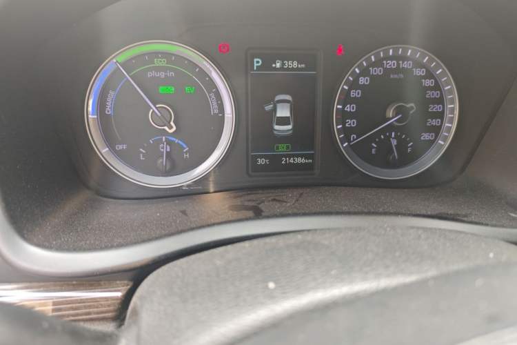 Used Hyundai Sonata Plug-in Hybrid 2018 2.0 PHS Smart Connect Version China VI Standard Odometer Close Up