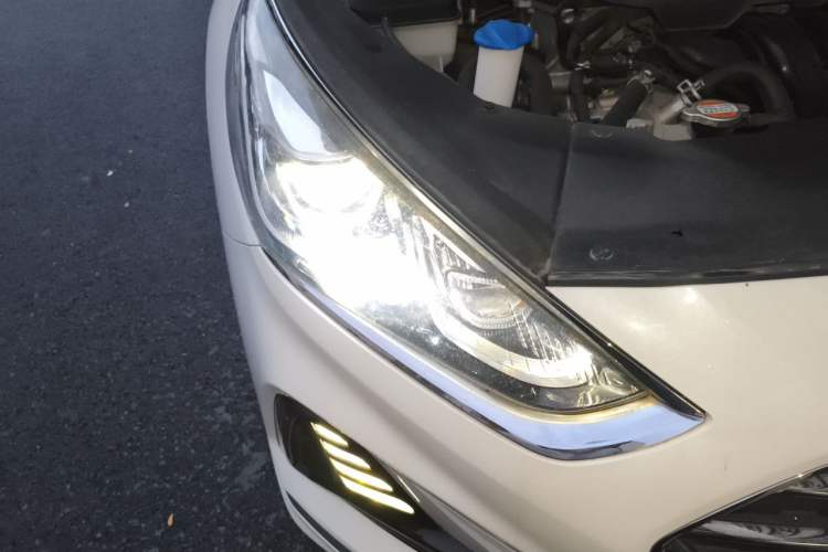 Used Hyundai Sonata Plug-in Hybrid 2018 2.0 PHS Smart Connect Version China V Standard Right Front Headlight
