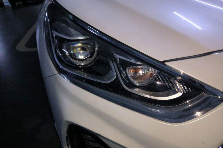 Used Hyundai Sonata Plug-in Hybrid 2018 2.0 PHS Smart Connect Version China V Standard Right Front Headlight