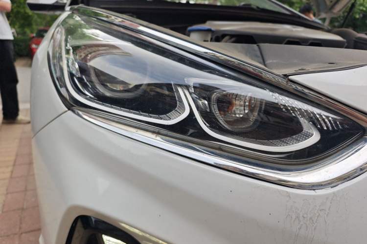 Used Hyundai Sonata Plug-in Hybrid 2018 2.0 PHS Smart Connect Version China VI Standard Right Front Headlight