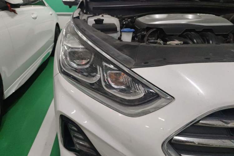 Used Hyundai Sonata Plug-in Hybrid 2018 2.0 PHS Smart Connect Version China VI Standard Right Front Headlight