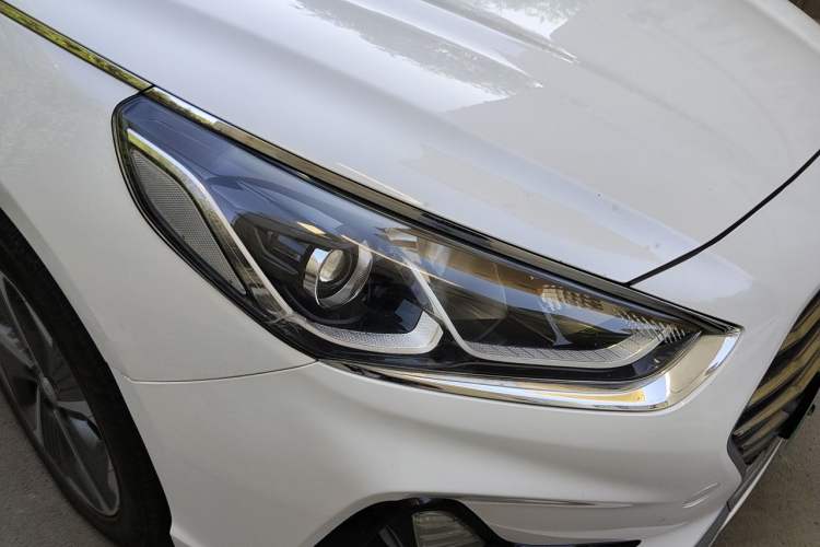 Used Hyundai Sonata Plug-in Hybrid 2018 2.0 PHE Smart Enjoyment Version China VI Standard Right Front Headlight
