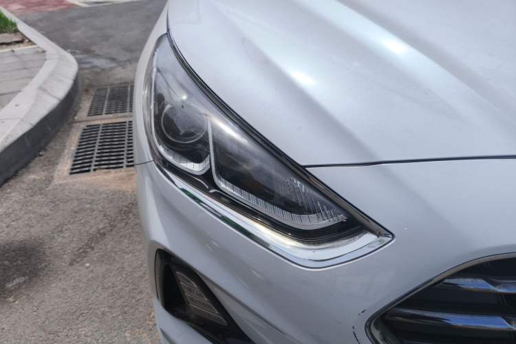 Used Hyundai Sonata Plug-in Hybrid 2018 2.0 PHE Smart Enjoyment Version China VI Standard Right Front Headlight
