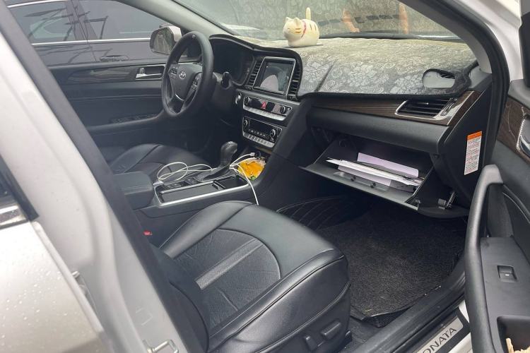 Used Hyundai Sonata Plug-in Hybrid 2018 2.0 PHS Smart Connect Version China V Standard Right Front Seat