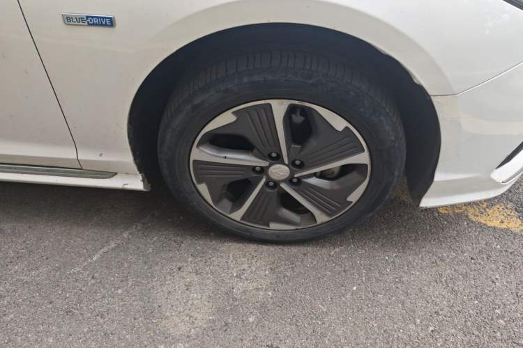 Used Hyundai Sonata Plug-in Hybrid 2018 2.0 PHS Smart Connect Version China VI Standard Right Front Wheel Hub