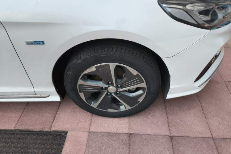 Used Hyundai Sonata Plug-in Hybrid 2018 2.0 PHS Smart Connect Version China VI Standard Right Front Wheel Hub