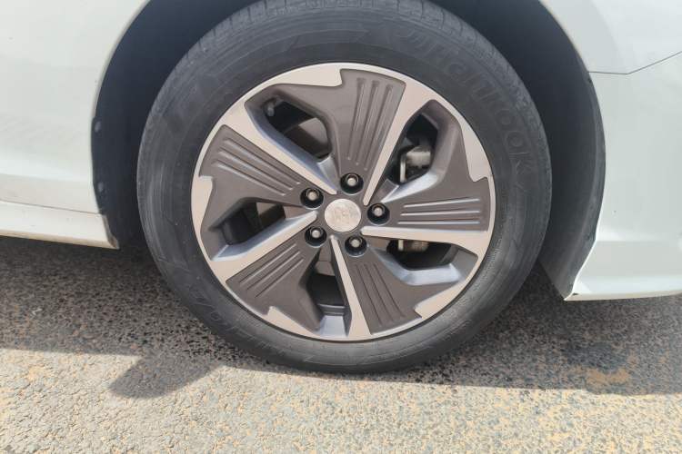 Used Hyundai Sonata Plug-in Hybrid 2018 2.0 PHE Smart Enjoyment Version China VI Standard Right Front Wheel Hub