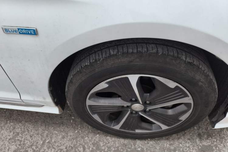 Used Hyundai Sonata Plug-in Hybrid 2018 2.0 PHS Smart Connect Version China VI Standard Right Front Wheel Hub