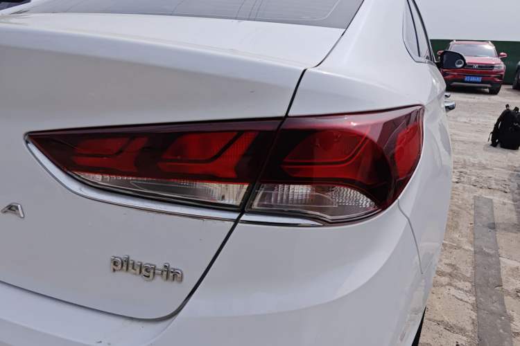 Used Hyundai Sonata Plug-in Hybrid 2018 2.0 PHS Smart Connect Version China VI Standard Right Rear Taillight