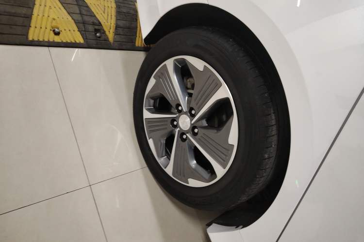 Used Hyundai Sonata Plug-in Hybrid 2018 2.0 PHS Smart Connect Version China VI Standard Right Rear Wheel Hub